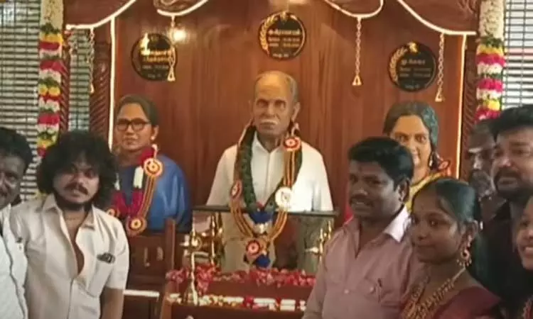 பெற்றோர், மனைவிக்காக கோவில் கட்டிய மதுரை முத்து