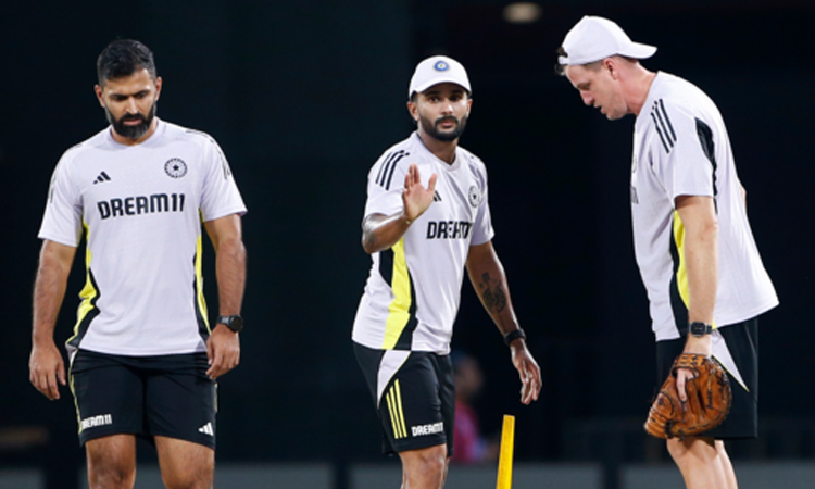 பார்டர் - கவாஸ்கர் கோப்பை தோல்வி எதிரொலி: இந்திய பயிற்சியாளர்கள் நீக்கம்..?