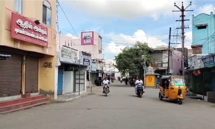 வக்பு வாரிய சட்ட திருத்தத்திற்கு எதிர்ப்பு:  நெல்லை மேலப்பாளையத்தில் கடையடைப்பு