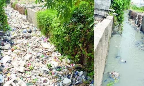 தினத்தந்தி செய்தி எதிரொலி:கழிவுநீர் கால்வாயில் தேங்கிய குப்பைகள் அகற்றம்