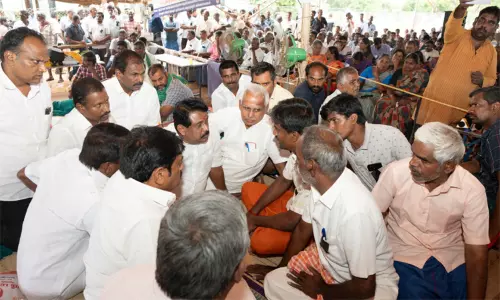 விசைத்தறி நெசவாளர்கள் போராட்டம்: பா.ஜ.க. ஆதரவு விசைத்தறி நெசவாளர்கள் போராட்டம்: பா.ஜ.க. ஆதரவு