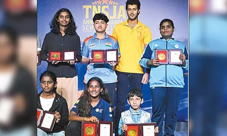 தமிழக விளையாட்டு வீரர்களுக்கு ஊக்கத்தொகை: ஷிவம் துபே வழங்கினார்