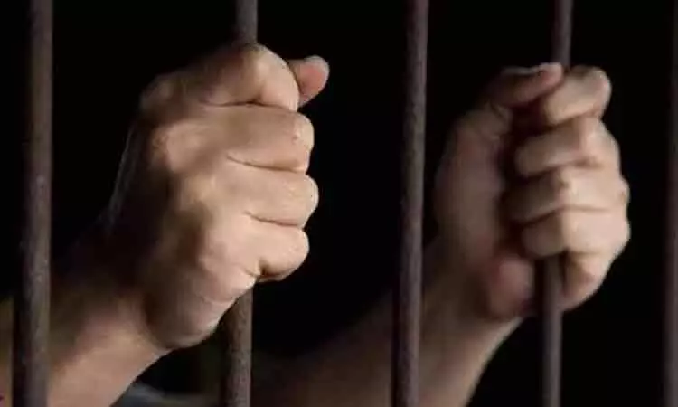 தொழில் போட்டி காரணமாக பழைய இரும்பு கடைக்கு தீ வைத்த நபர்: சிறையில் அடைப்பு