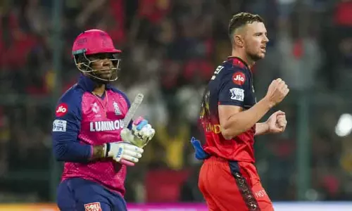 ஐ.பி.எல்.: மாபெரும் சாதனை பட்டியலில் இணைந்த ஜோஷ் ஹேசில்வுட்