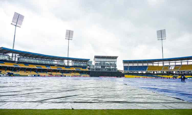 முத்தரப்பு ஒருநாள் தொடர்: இந்தியா - இலங்கை ஆட்டம்.. மழை காரணமாக டாஸ் போடுவதில் தாமதம்