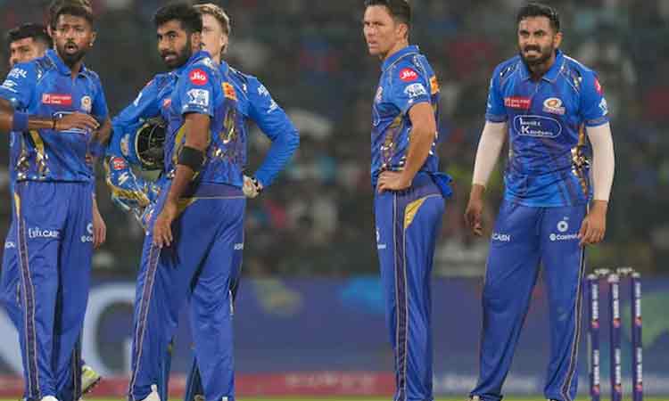 ஐ.பி.எல்.: முதல் அணியாக வரலாறு படைத்த மும்பை இந்தியன்ஸ்