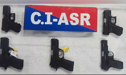 பாக். போதைப்பொருள் கடத்தல் கும்பலுடன் தொடரில் இருந்த நபர் கைது; 5 துப்பாக்கிகள் பறிமுதல்