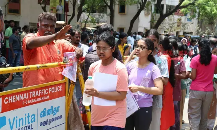 நீட் நுழைவுத் தேர்வுக்கான ஹால் டிக்கெட் இணையதளத்தில் வெளியீடு