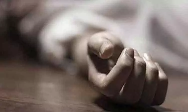 செல்போனில் பேசியதை கண்டித்ததால் 11-வது மாடியில் இருந்து குதித்து இளம்பெண் தற்கொலை