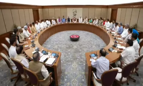 பஹல்காம் தாக்குதல்: பிரதமர் மோடி தலைமையில் மத்திய அமைச்சரவைக் கூட்டம் தொடங்கியது