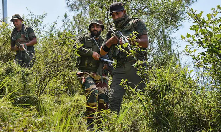 எல்லையில் 7-வது நாளாக பாகிஸ்தான் ராணுவம் அத்துமீறி  துப்பாக்கி சூடு