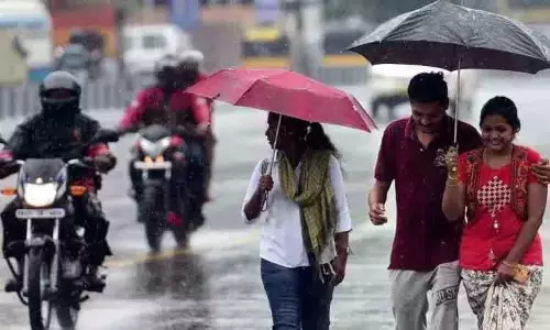 தமிழகத்தில் இன்று பலத்த காற்றுடன் கூடிய மிதமான மழைக்கு வாய்ப்பு