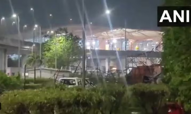 டெல்லியில் இரவில் கொட்டிய கனமழை: விமான சேவைகள் பாதிப்பு