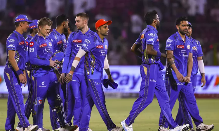 ஐ.பி.எல். வரலாற்றில் முதல் முறை.. அரிய சாதனை நிகழ்த்திய மும்பை இந்தியன்ஸ் வீரர்கள் ஐ.பி.எல். வரலாற்றில் முதல் முறை.. அரிய சாதனை நிகழ்த்திய மும்பை இந்தியன்ஸ் வீரர்கள்