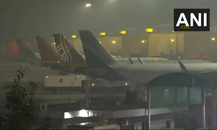 மோசமான வானிலை; டெல்லி விமான நிலையத்தில் 200 விமானங்கள் தாமதம் மோசமான வானிலை; டெல்லி விமான நிலையத்தில் 200 விமானங்கள் தாமதம்