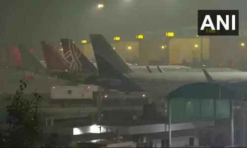மோசமான வானிலை; டெல்லி விமான நிலையத்தில் 200 விமானங்கள் தாமதம்