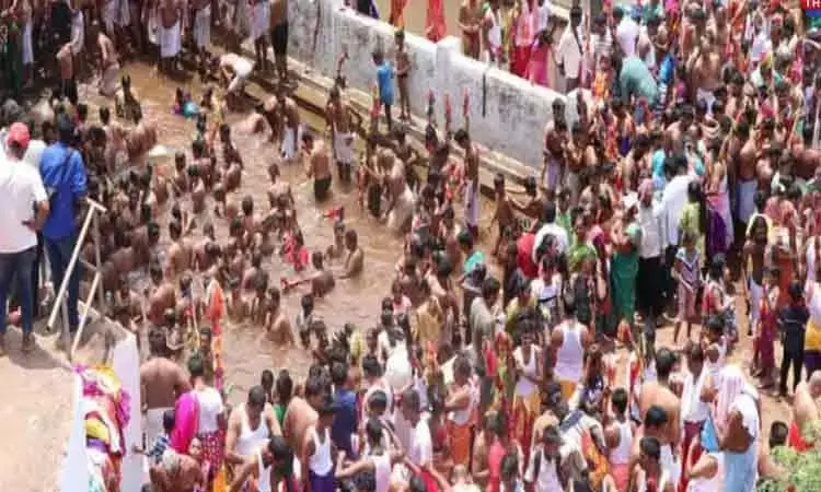 கோவா: கோவிலில் கூட்ட நெரிசலில் சிக்கி 6 பேர்... ... இன்றைய முக்கிய செய்திகள்.. சில வரிகளில் 03-05-2025 கோவா: கோவிலில் கூட்ட நெரிசலில் சிக்கி 6 பேர்... ... இன்றைய முக்கிய செய்திகள்.. சில வரிகளில் 03-05-2025