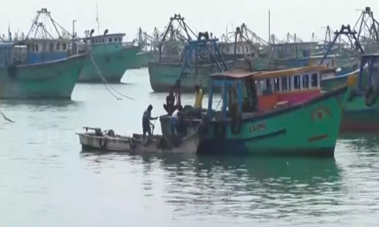கடற்கொள்ளையர்கள் தாக்குதல்; நாகை மீனவர்கள் வேலை நிறுத்தம் அறிவிப்பு