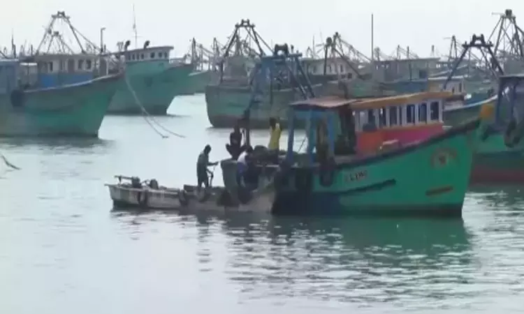 கடற்கொள்ளையர்கள் தாக்குதல்; நாகை மீனவர்கள் வேலை... ... இன்றைய முக்கிய செய்திகள்.. சில வரிகளில் 03-05-2025 கடற்கொள்ளையர்கள் தாக்குதல்; நாகை மீனவர்கள் வேலை... ... இன்றைய முக்கிய செய்திகள்.. சில வரிகளில் 03-05-2025