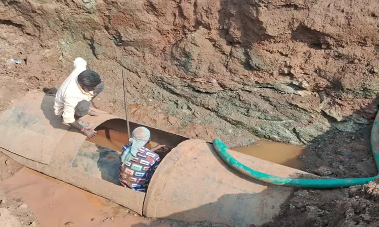 குடிநீர் குழாய் உடைப்பு சீரமைப்பு குடிநீர் குழாய் உடைப்பு சீரமைப்பு