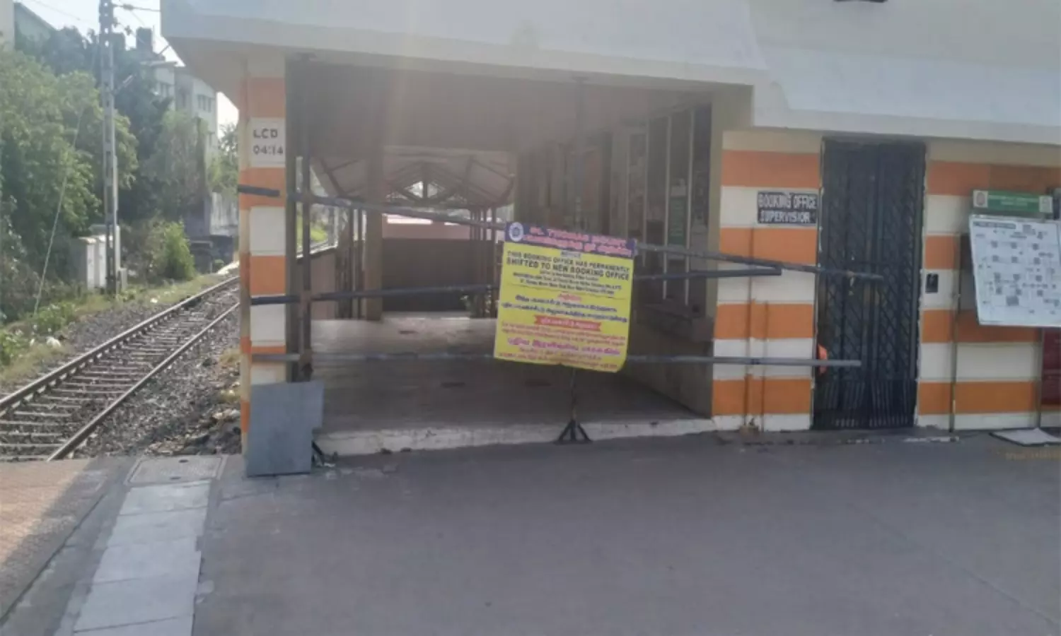 பரங்கிமலையில் மூடப்பட்ட ரெயில்வே சுரங்க வழியை திறந்து விட வேண்டும்- பயணிகள் கோரிக்கை பரங்கிமலையில் மூடப்பட்ட ரெயில்வே சுரங்க வழியை திறந்து விட வேண்டும்- பயணிகள் கோரிக்கை