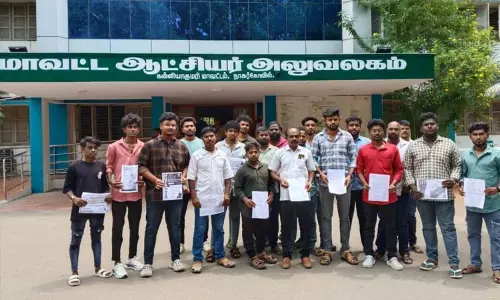 கன்னியாகுமரி:  டாட்டூ கடை தொழிலாளர்கள் மாவட்ட கலெக்டரிடம் மனு