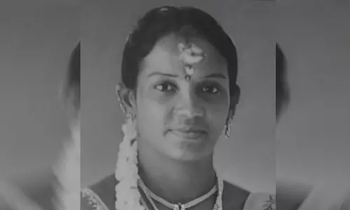 பா.ஜ.க. பெண் நிர்வாகி நடுரோட்டில் வெட்டிக்கொலை: என்ன காரணம்..? சரணடைந்த 3 பேர் பா.ஜ.க. பெண் நிர்வாகி நடுரோட்டில் வெட்டிக்கொலை: என்ன காரணம்..? சரணடைந்த 3 பேர்