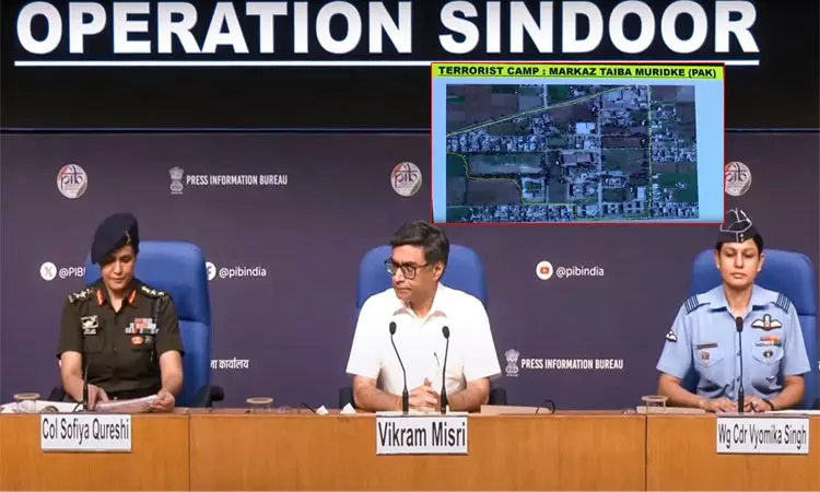 ஆபரேஷன் சிந்தூர்: துல்லிய தாக்குதல் நடத்தியது எப்படி? பரபரப்பு வீடியோவை வெளியிட்ட ராணுவம் ஆபரேஷன் சிந்தூர்: துல்லிய தாக்குதல் நடத்தியது எப்படி? பரபரப்பு வீடியோவை வெளியிட்ட ராணுவம்