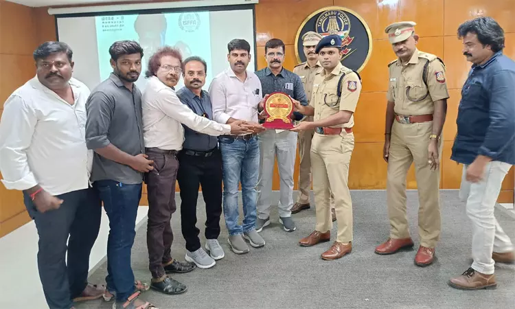 திரு குறும்படத்தின் இயக்குநர் கலைஞர்களுக்கு எஸ்.பி. ஆல்பர்ட் ஜான் பாராட்டு திரு குறும்படத்தின் இயக்குநர் கலைஞர்களுக்கு எஸ்.பி. ஆல்பர்ட் ஜான் பாராட்டு