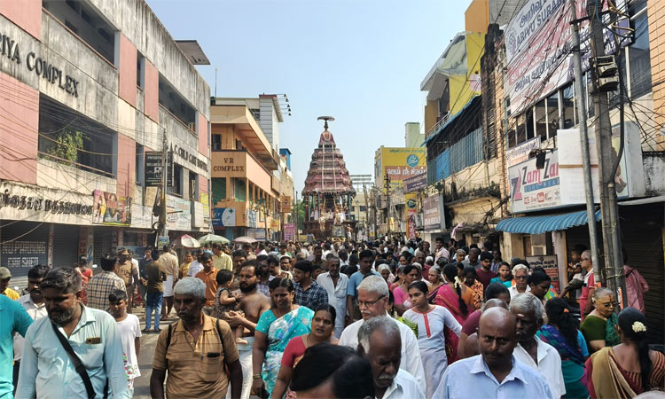 சித்திரை பிரம்மோற்சவம்: திருவள்ளூர் வீரராகவ பெருமாள் கோவிலில் தேரோட்டம்