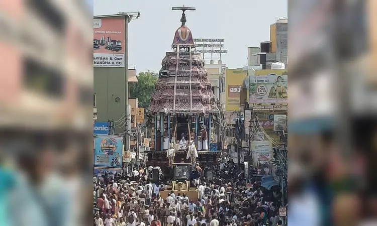 சித்திரை பிரம்மோற்சவம்: திருவள்ளூர் வீரராகவ பெருமாள் கோவிலில் தேரோட்டம் சித்திரை பிரம்மோற்சவம்: திருவள்ளூர் வீரராகவ பெருமாள் கோவிலில் தேரோட்டம்