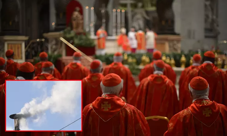 வெள்ளை புகை வெளியேறியது; புதிய போப் தேர்ந்தெடுக்கப்பட்டு விட்டார் வெள்ளை புகை வெளியேறியது; புதிய போப் தேர்ந்தெடுக்கப்பட்டு விட்டார்