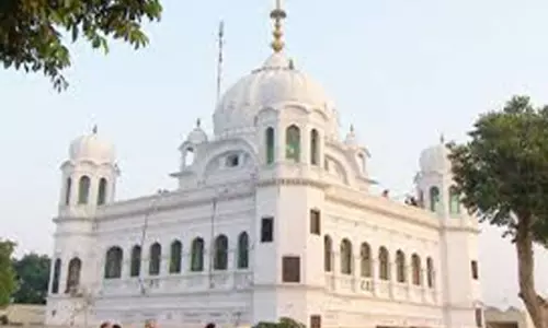 போர் பதற்றம்: கர்தார்பூர் வழித்தட சேவைகள் காலவரையின்றி நிறுத்தப்படுவதாக அறிவிப்பு