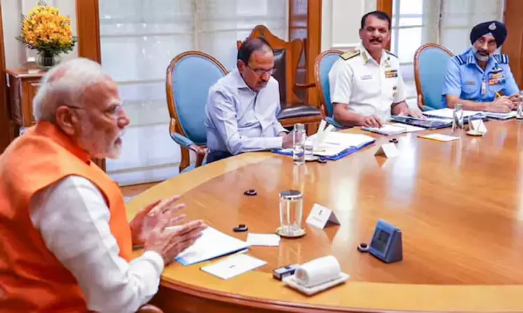 பிரதமர் மோடியுடன் தேசிய பாதுகாப்பு ஆலோசகர் அஜித்... ... இந்தியா-பாகிஸ்தான் போர்நிறுத்தம் இன்று மாலை 5 மணி முதல் அமல்: மத்திய அரசு பிரதமர் மோடியுடன் தேசிய பாதுகாப்பு ஆலோசகர் அஜித்... ... இந்தியா-பாகிஸ்தான் போர்நிறுத்தம் இன்று மாலை 5 மணி முதல் அமல்: மத்திய அரசு