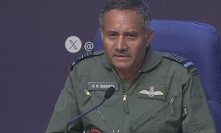 பாகிஸ்தானில் பல விமானப்படை தளங்களை தாக்கி அழித்தது இந்தியா - ஏர் மார்ஷல் ஏ.கே.பாரதி