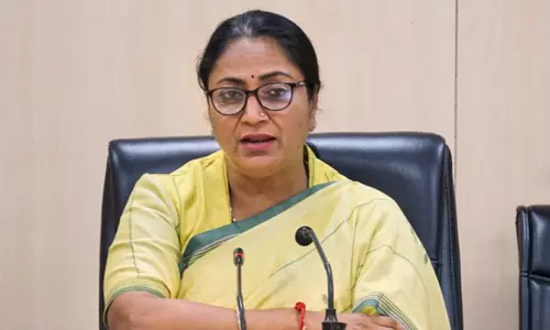 டெல்லியில் அவசர கால நடவடிக்கை முதல்-மந்திரி ரேகா குப்தா ஆலோசனை டெல்லியில் அவசர கால நடவடிக்கை முதல்-மந்திரி ரேகா குப்தா ஆலோசனை