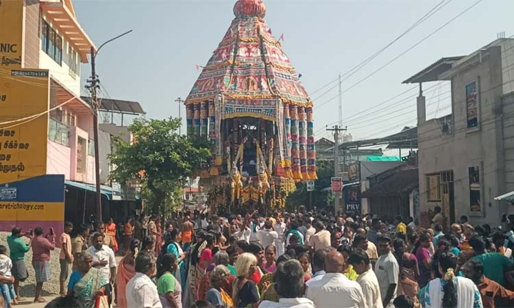 சுவாமிமலை  முருகன் கோவிலில் சித்திரை பெருவிழா தேரோட்டம்