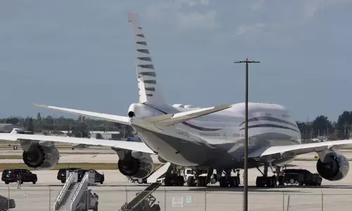 பறக்கும் அரண்மனையை வேண்டாம் என கூற நான் என்ன முட்டாளா...? டிரம்ப் ஆவேசம்