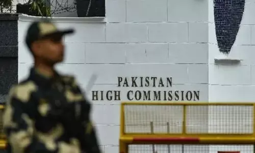 பாகிஸ்தான் தூதரக அதிகாரி நாட்டை விட்டு வெளியேற மத்திய அரசு உத்தரவு பாகிஸ்தான் தூதரக அதிகாரி நாட்டை விட்டு வெளியேற மத்திய அரசு உத்தரவு