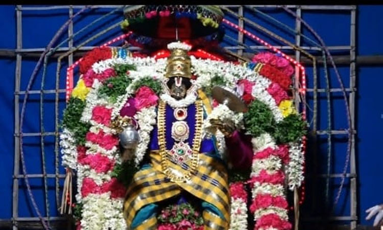 சோழவந்தான் ஜெனகை நாராயண பெருமாள் கோவிலில் தசாவதார நிகழ்ச்சி