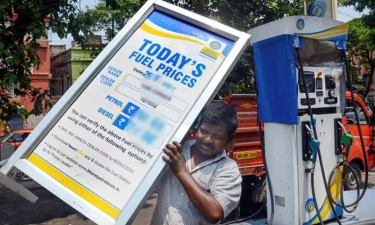 சென்னையில் இன்றைய பெட்ரோல், டீசல் விலை நிலவரம் சென்னையில் இன்றைய பெட்ரோல், டீசல் விலை நிலவரம்