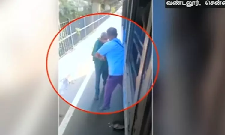 முதியவரை தாக்கிய அரசு பஸ் ஓட்டுநர்,நடத்துனர் முதியவரை தாக்கிய அரசு பஸ் ஓட்டுநர்,நடத்துனர்