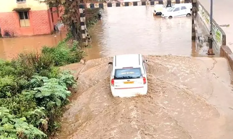 உதகையில் கனமழை உதகையில் கனமழை