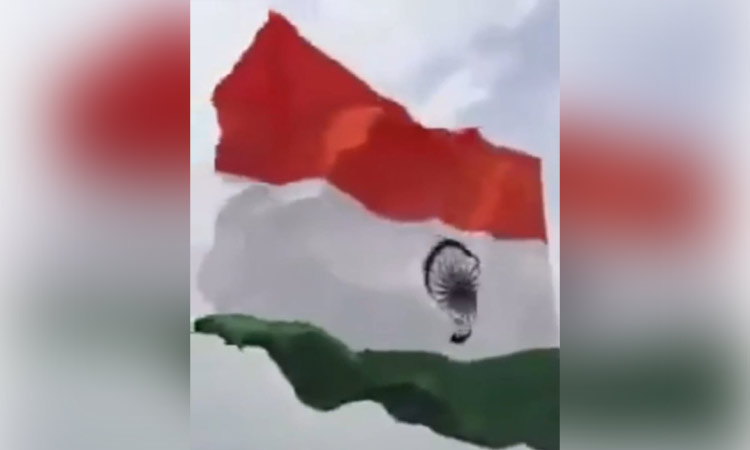 வாகா எல்லையில் பறக்க விடப்பட்டுள்ள புதிய இந்திய தேசிய கொடி