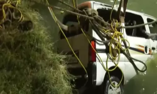 கிணற்றுக்குள் மூழ்கிய ஆம்னி வேன் மீட்பு; 5 பேர் பலி