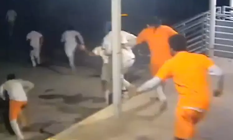 அமெரிக்காவில் சிறையில் இருந்து 10 கைதிகள் தப்பி ஓட்டம்: 4 பேர் சிக்கினர் அமெரிக்காவில் சிறையில் இருந்து 10 கைதிகள் தப்பி ஓட்டம்: 4 பேர் சிக்கினர்