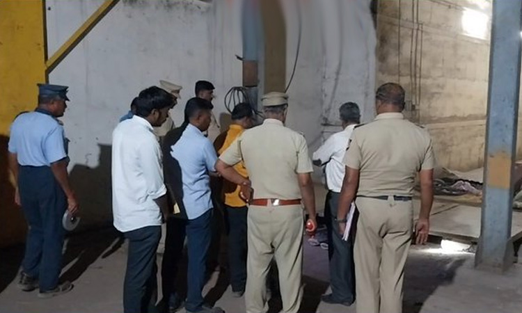 கேட் விழுந்து 2 பேர் பலி - பொள்ளாச்சியில் சோகம்