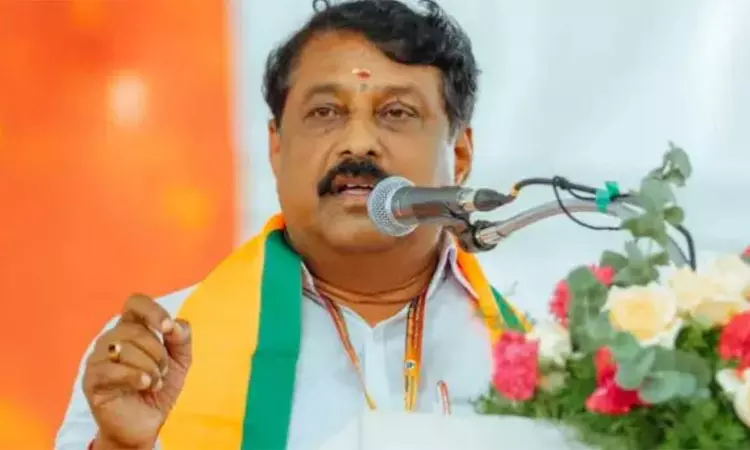 நயினார் நாகேந்திரனை சந்தித்த காவலர்கள் மாற்றம் நயினார் நாகேந்திரனை சந்தித்த காவலர்கள் மாற்றம்