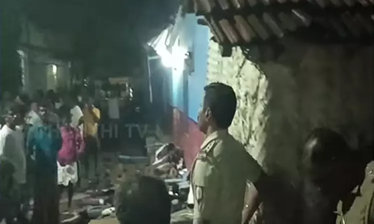 மதுரை: சுவர் இடிந்து விழுந்ததில் சிறுவன் உள்பட 3 பேர் பலி மதுரை: சுவர் இடிந்து விழுந்ததில் சிறுவன் உள்பட 3 பேர் பலி