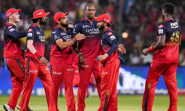 மும்பையின் சாதனையை சமன் செய்த பெங்களூரு அணி மும்பையின் சாதனையை சமன் செய்த பெங்களூரு அணி